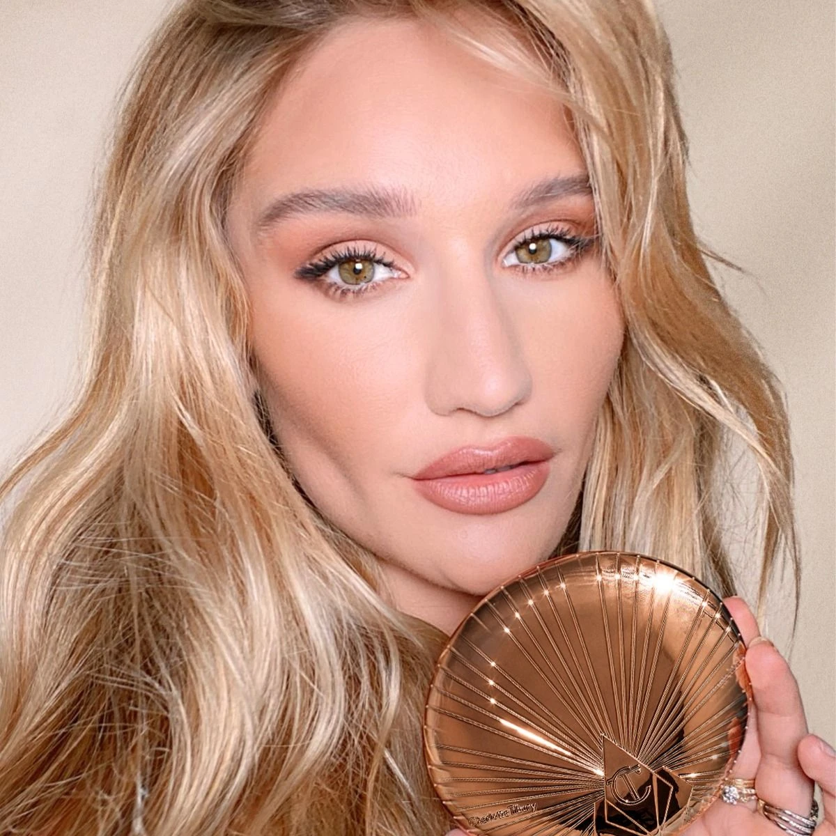 Charlotte Tilbury Airbrush Bronzer 8 Charlotte Tilbury Airbrush Bronzer - Image 6