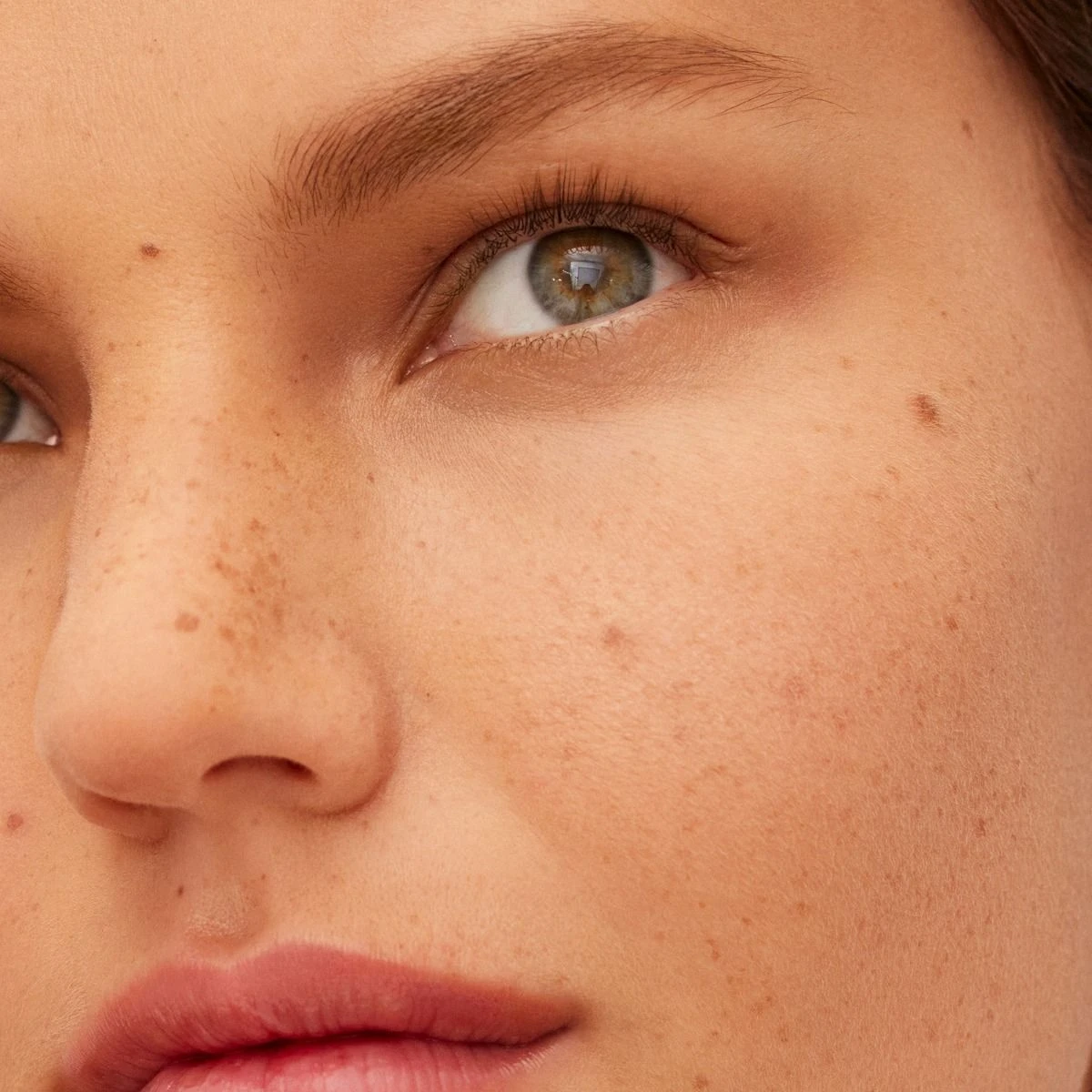 Bonne Brow Defining Pencil 4 Bonne Brow Defining Pencil - Image 2