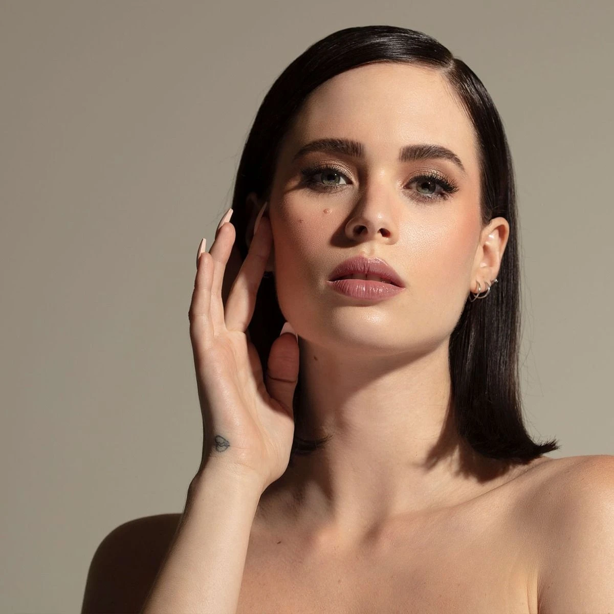 Valdé Armor Refillable Lip Set, Curiosity 5 Valdé Armor Refillable Lip Set, Curiosity - Image 3