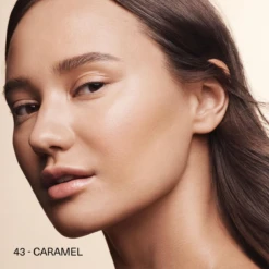 La Mer The Soft Moisture Powder Foundation SPF 30 39 La Mer The Soft Moisture Powder Foundation SPF 30 -Charlotte Tilbury Shop webp00132001 h caramel alt2